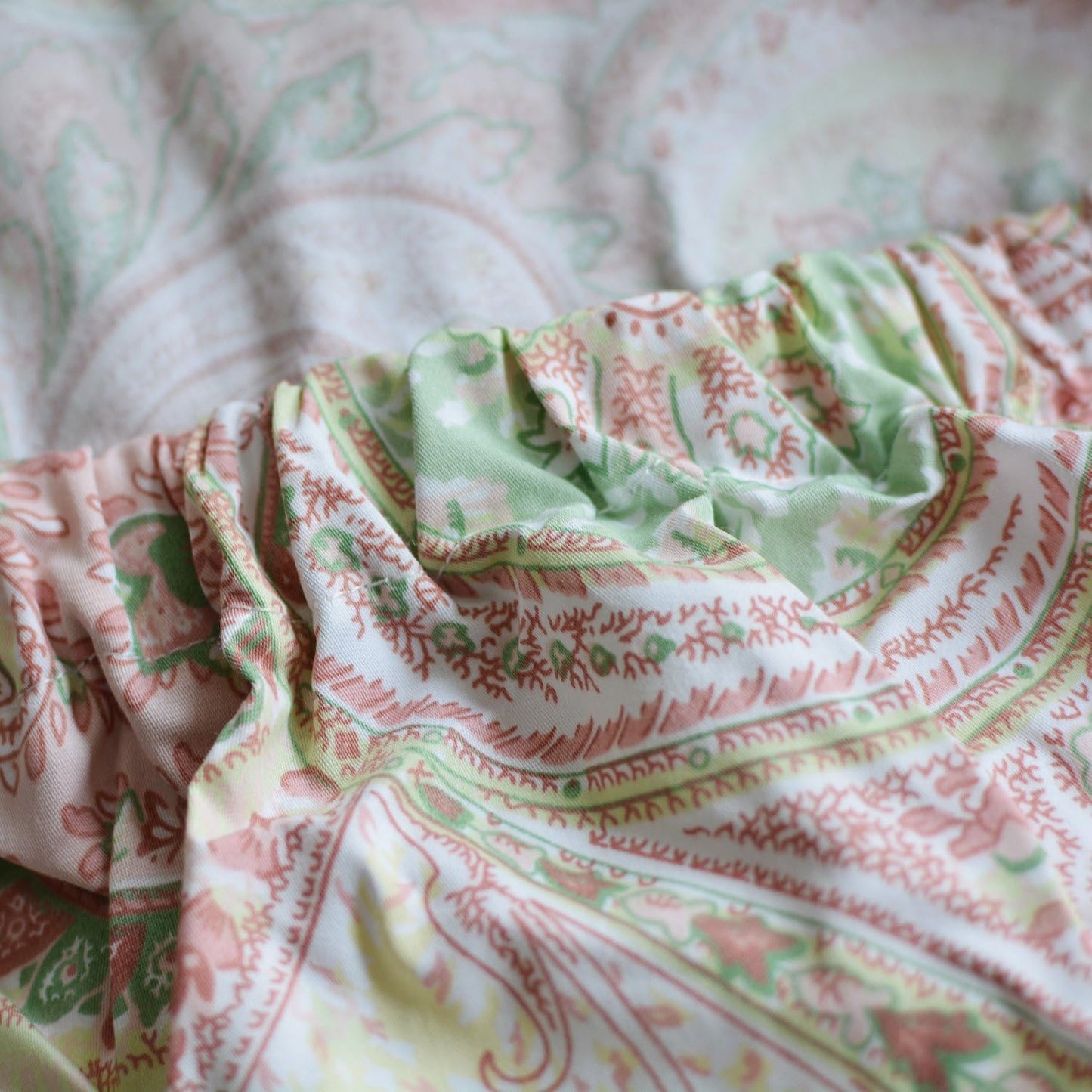 Luxury 4-Piece Pink Paisley Bed Sheet Set - 800 Thread Count 100% Egyptian Cotton with Deep Pockets for Queen Size Beds