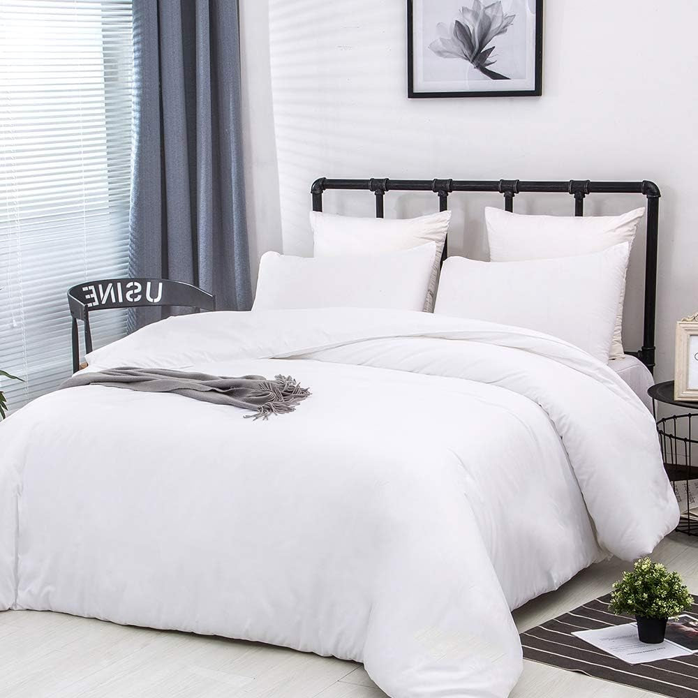 Queen Size 3-Piece White Comforter Set with Two Pillowcases - All-Season Soft Bedding Collection