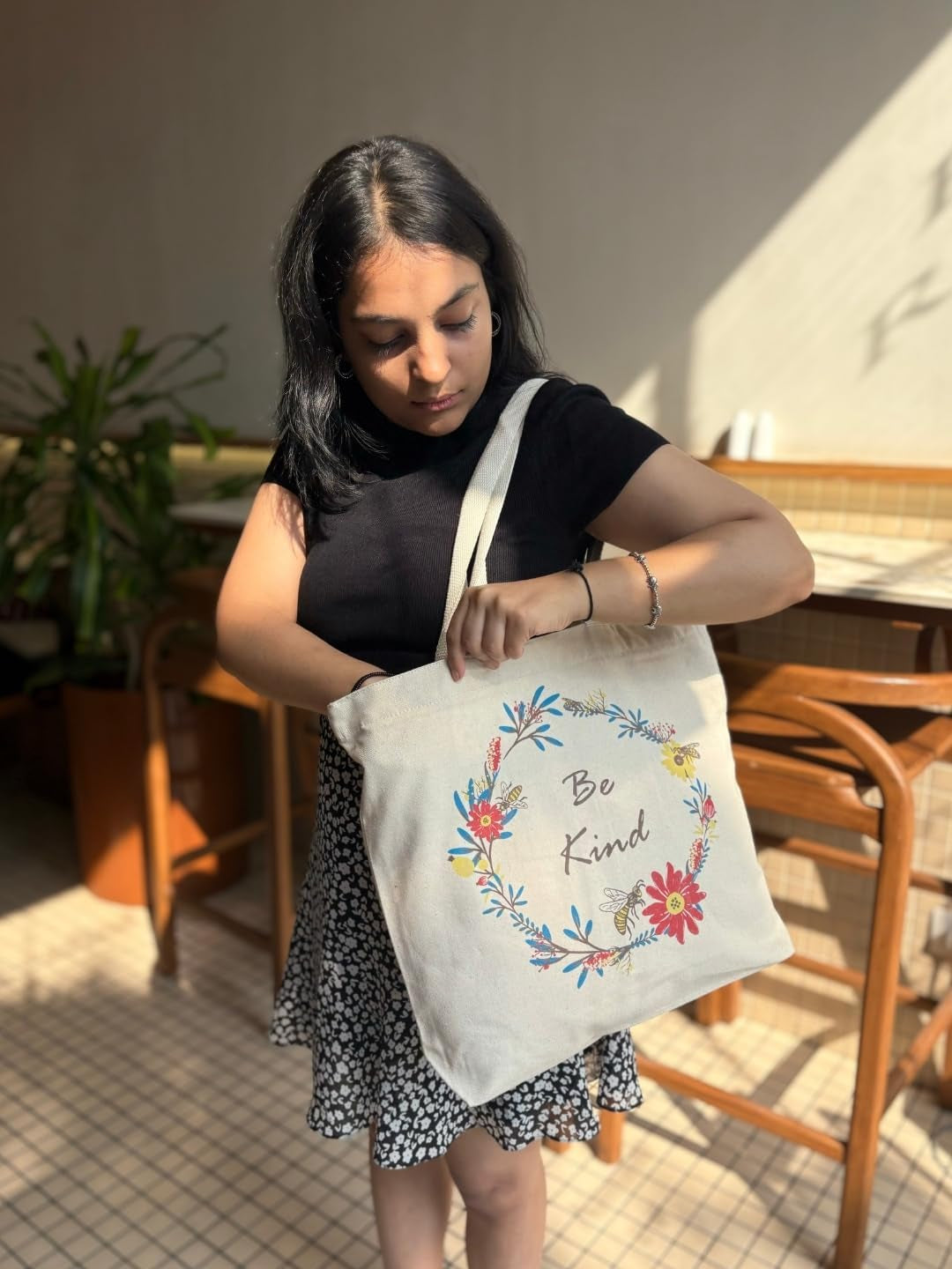 Elegant Large Canvas Tote Bag for Women with Zipper and Pocket - Ideal for Yoga, Work, and Beach Activities