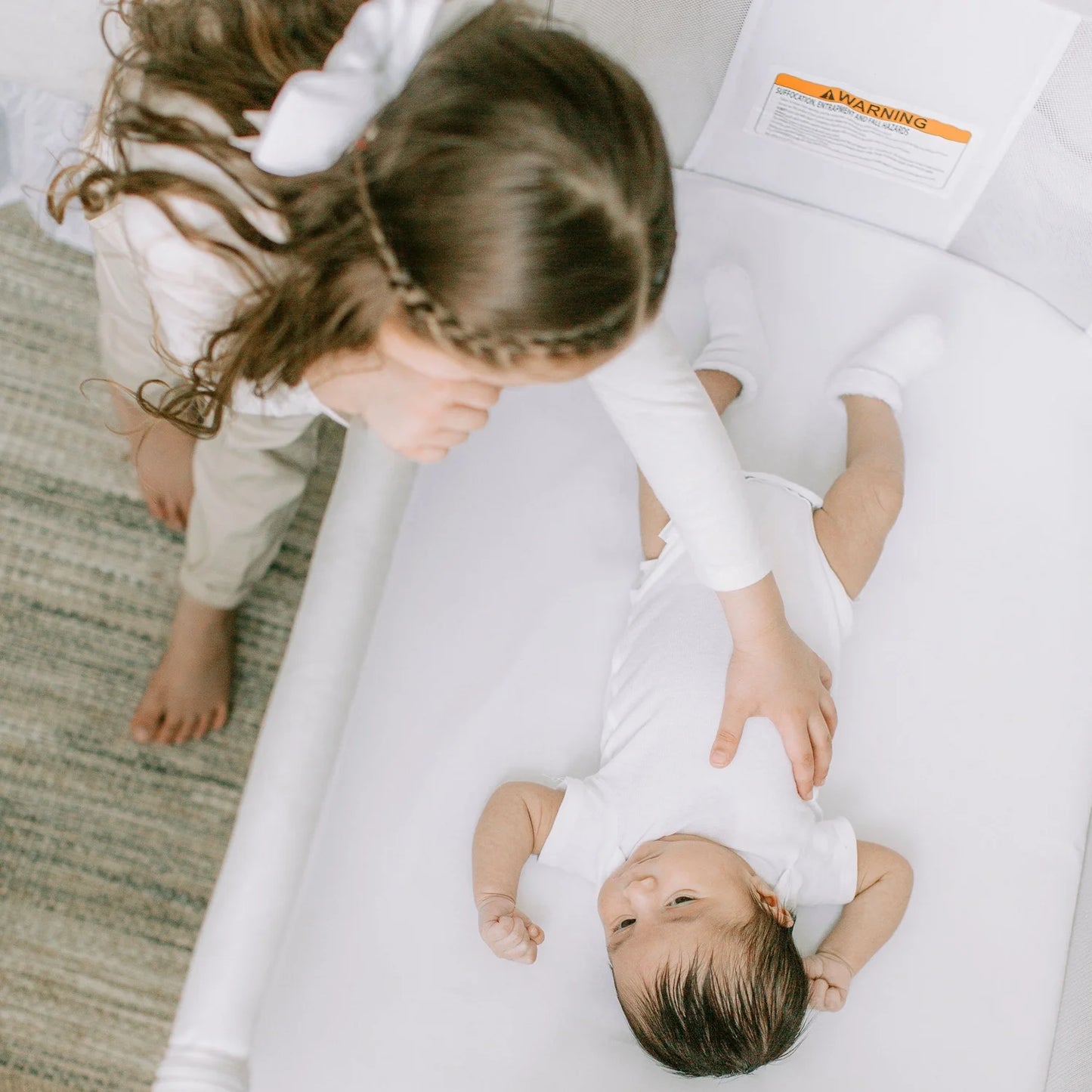 Dreamer Bassinet and Bedside Sleeper in Driftwood Gray for Infants Aged 0-5 Months (Unisex)