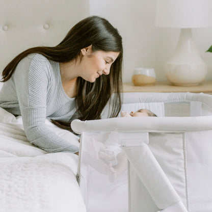 Dreamer Bassinet and Bedside Sleeper in Driftwood Gray for Infants Aged 0-5 Months (Unisex)
