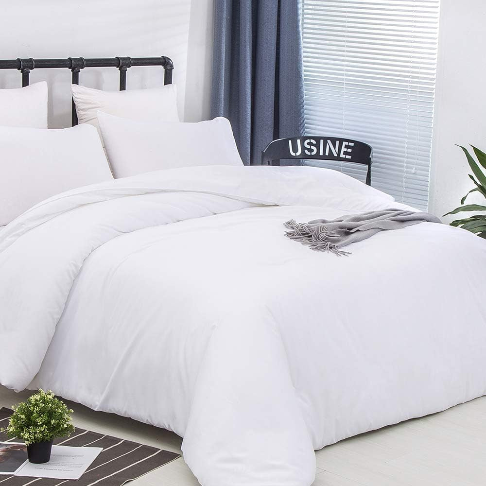 Queen Size 3-Piece White Comforter Set with Two Pillowcases - All-Season Soft Bedding Collection